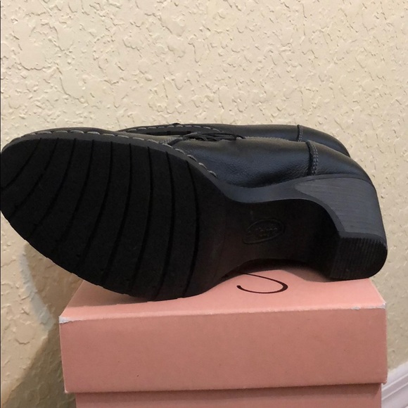 Euro by Sofft Black Leather Heeled Pumps - Picture 6 of 9